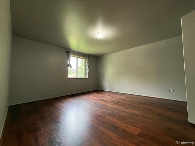 2356 Hinge Drive, Troy, MI 48083