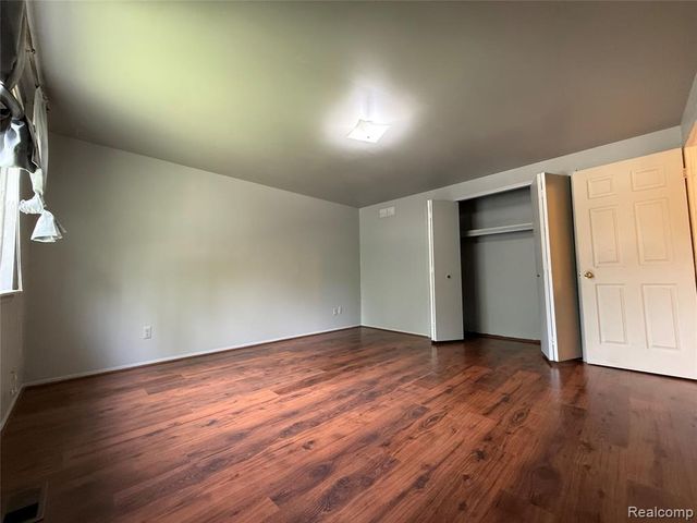 2356 Hinge Drive, Troy, MI 48083