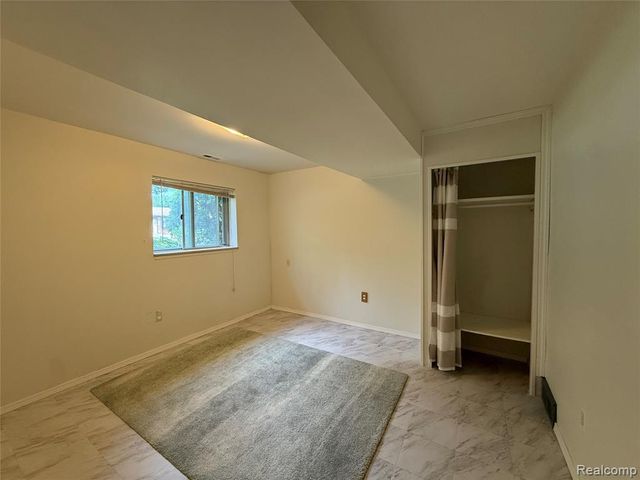 2356 Hinge Drive, Troy, MI 48083