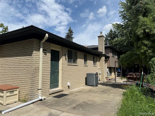 2356 Hinge Drive, Troy, MI 48083
