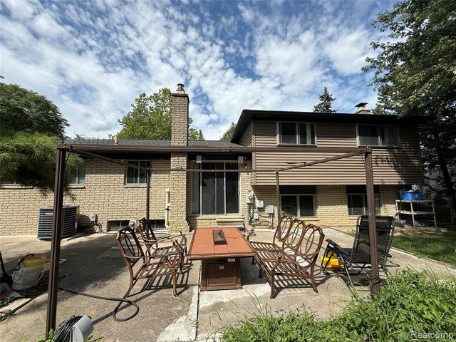 2356 Hinge Drive, Troy, MI 48083