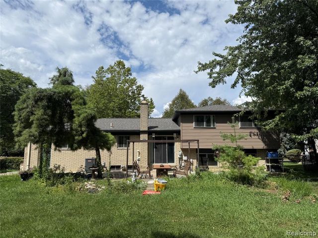 2356 Hinge Drive, Troy, MI 48083