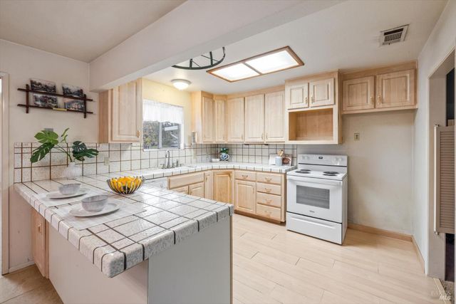 106 Birch St, Vacaville, CA 95688