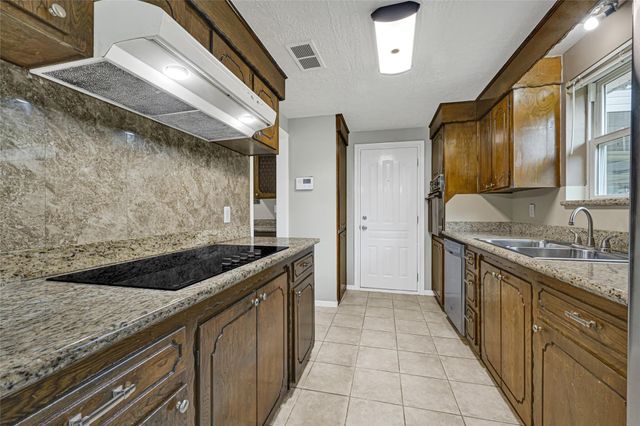 20135 Timber Line Ln, New Caney, TX 77357