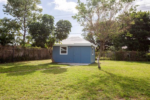 110 SW 6TH Street, Delray Beach, FL 33444