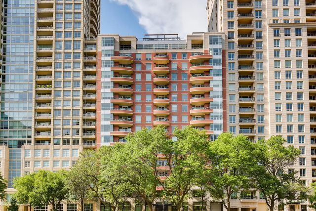 270 E Pearson Street 1402, Chicago, IL 60611
