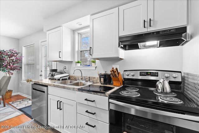 6264 Beechfield Drive, Lansing, MI 48911