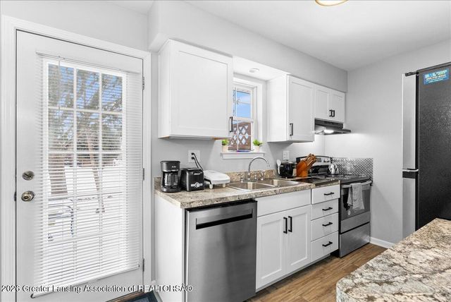 6264 Beechfield Drive, Lansing, MI 48911