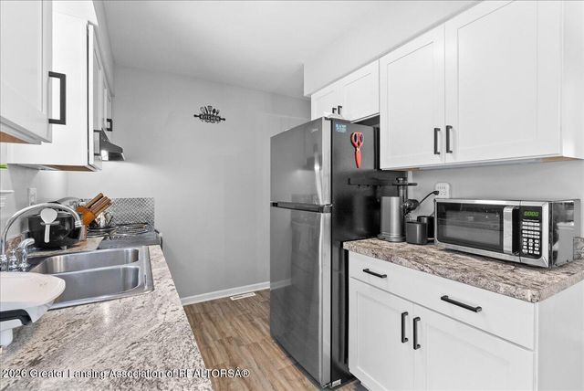 6264 Beechfield Drive, Lansing, MI 48911