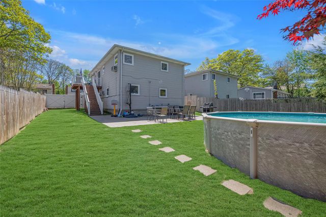 17 Brennan Street, Huntington, NY 11743