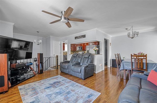 17 Brennan Street, Huntington, NY 11743
