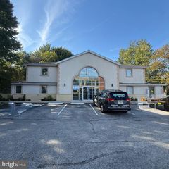 215 LAUREL RD E #101, Stratford, NJ 08084