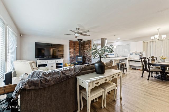 42901 Willow West Court, Lancaster, CA 93536
