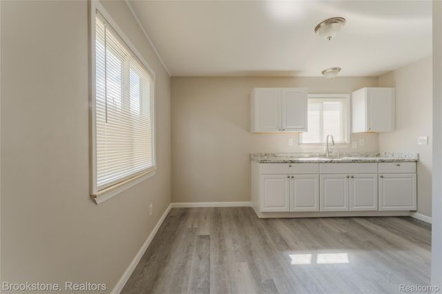 110 E Cornell Avenue, Pontiac, MI 48340
