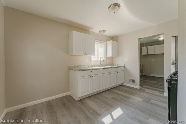 110 E Cornell Avenue, Pontiac, MI 48340
