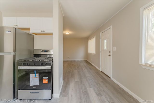 110 E Cornell Avenue, Pontiac, MI 48340