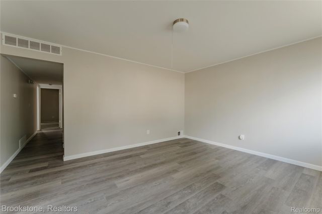 110 E Cornell Avenue, Pontiac, MI 48340