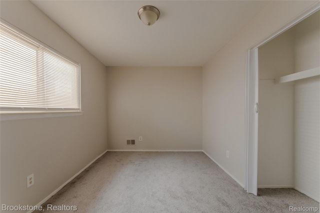 110 E Cornell Avenue, Pontiac, MI 48340