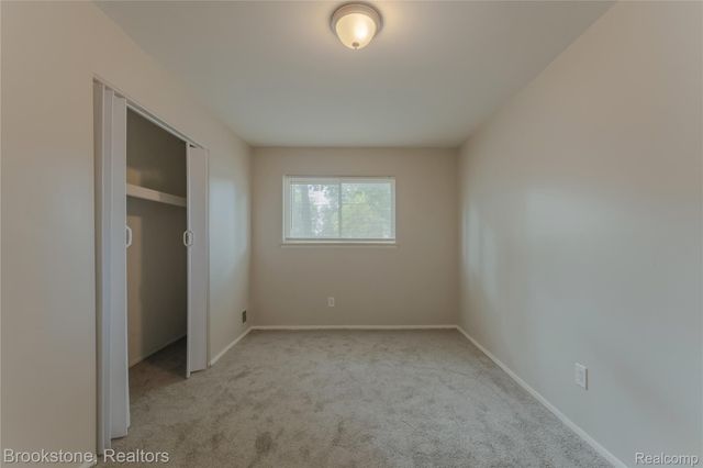 110 E Cornell Avenue, Pontiac, MI 48340