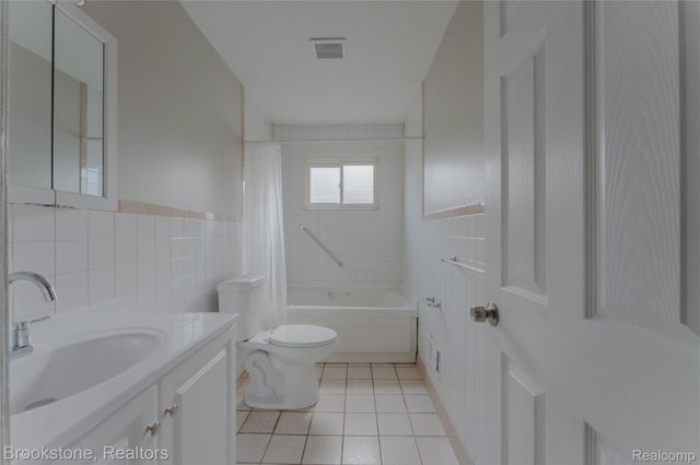 110 E Cornell Avenue, Pontiac, MI 48340