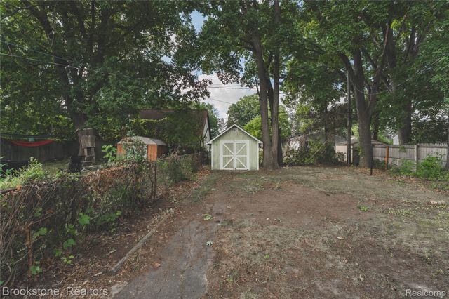 110 E Cornell Avenue, Pontiac, MI 48340