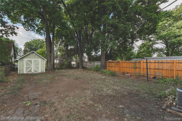 110 E Cornell Avenue, Pontiac, MI 48340