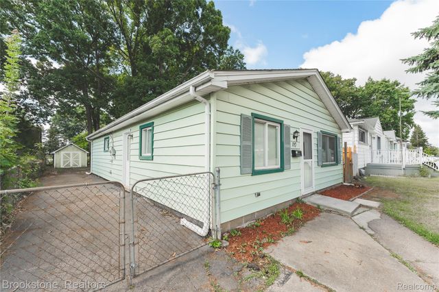 110 E Cornell Avenue, Pontiac, MI 48340