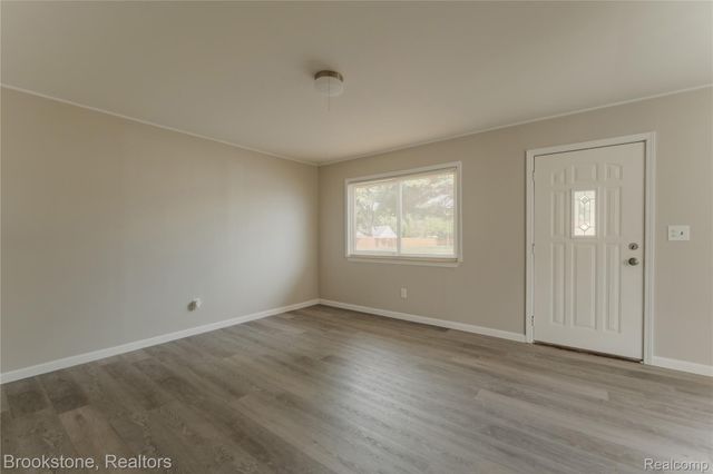 110 E Cornell Avenue, Pontiac, MI 48340
