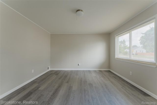 110 E Cornell Avenue, Pontiac, MI 48340