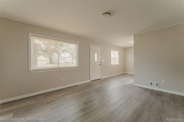 110 E Cornell Avenue, Pontiac, MI 48340