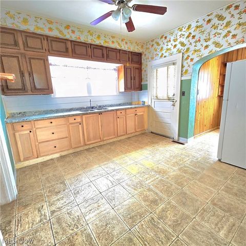 1120 Smithfield Street, Parkersburg, WV 26101