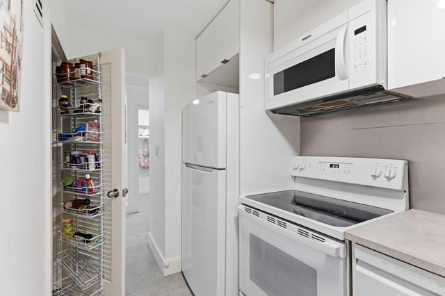 3000 Riomar Street 407, Fort Lauderdale, FL 33304