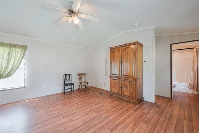 506 South Oakhurst Dr, Livingston, TX 77351