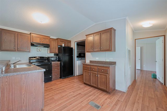 506 South Oakhurst Dr, Livingston, TX 77351