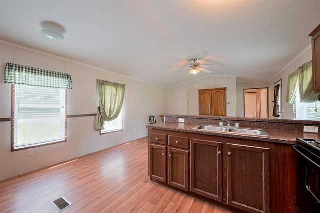 506 South Oakhurst Dr, Livingston, TX 77351