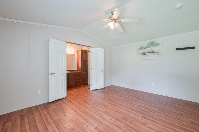 506 South Oakhurst Dr, Livingston, TX 77351