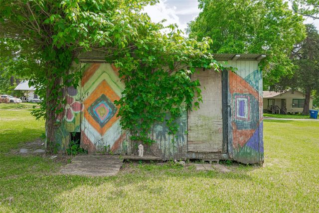 506 South Oakhurst Dr, Livingston, TX 77351