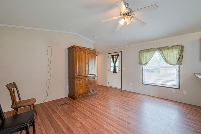 506 South Oakhurst Dr, Livingston, TX 77351