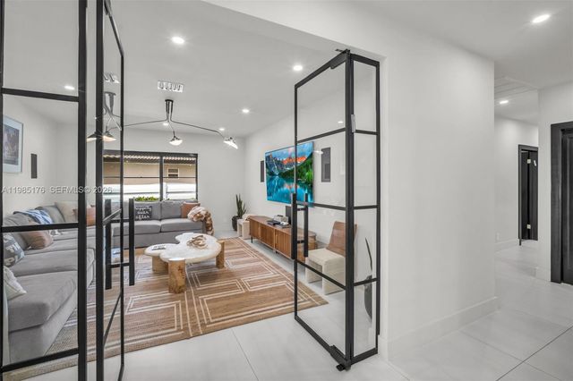 4430 Casper Ct, Hollywood, FL 33021