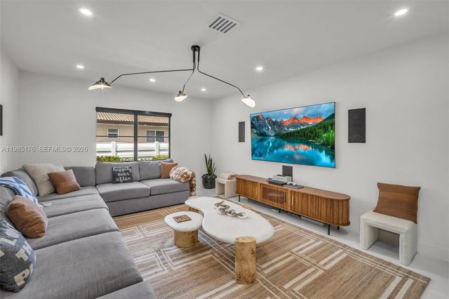 4430 Casper Ct, Hollywood, FL 33021