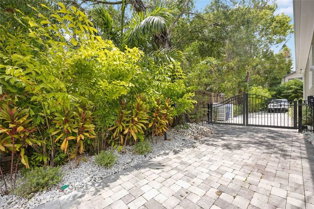 1623 8TH AVENUE W, Bradenton, FL 34205