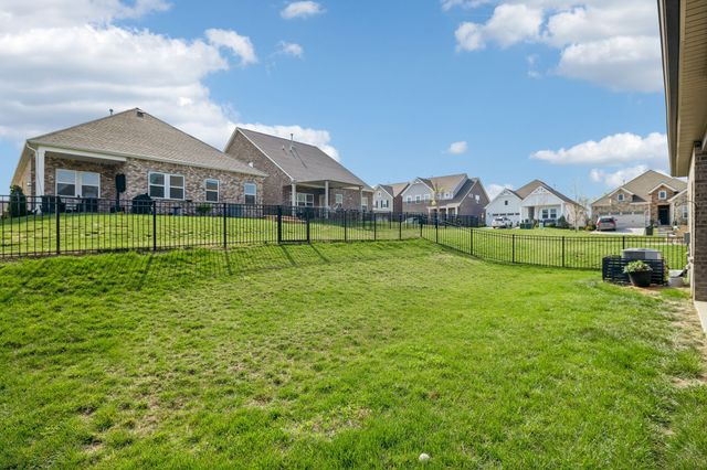 375 Triple Crown Cir, Gallatin, TN 37066