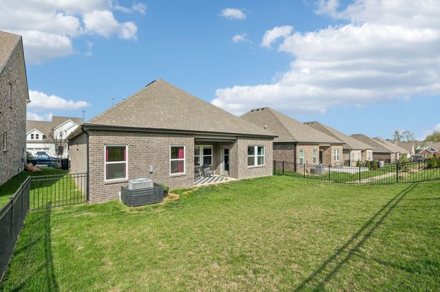 375 Triple Crown Cir, Gallatin, TN 37066