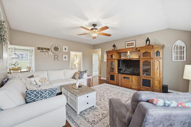 1052 Briarwood Way, Lawrenceburg, KY 40342