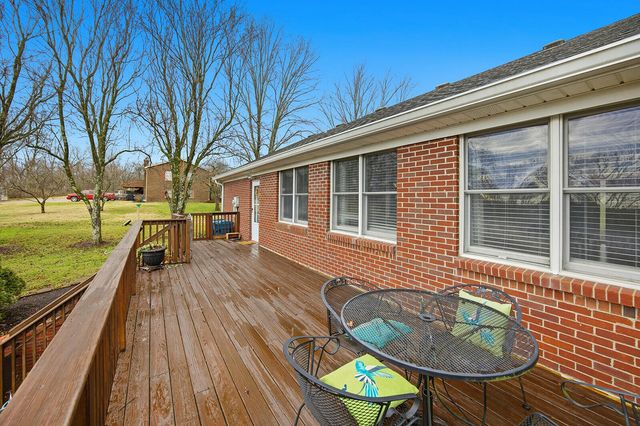 1052 Briarwood Way, Lawrenceburg, KY 40342