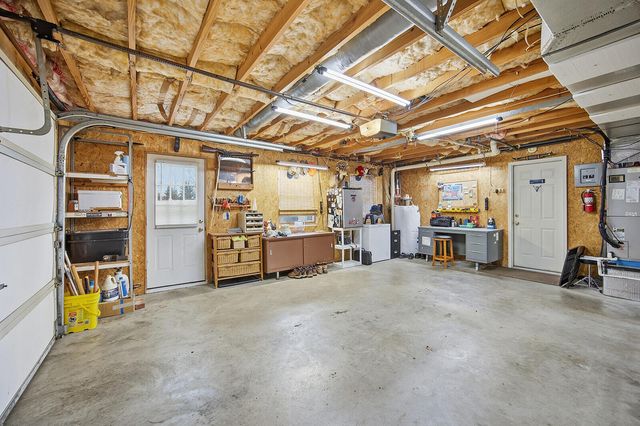 1052 Briarwood Way, Lawrenceburg, KY 40342