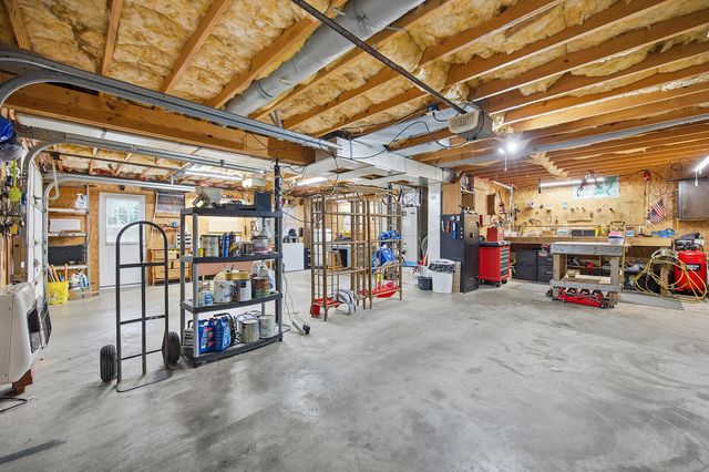 1052 Briarwood Way, Lawrenceburg, KY 40342