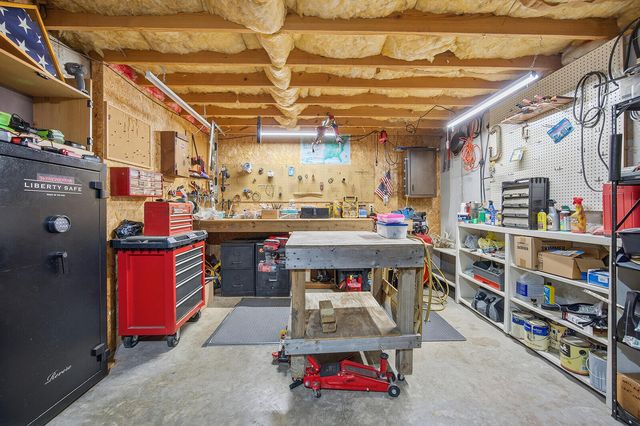 1052 Briarwood Way, Lawrenceburg, KY 40342