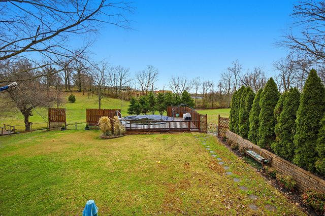 1052 Briarwood Way, Lawrenceburg, KY 40342