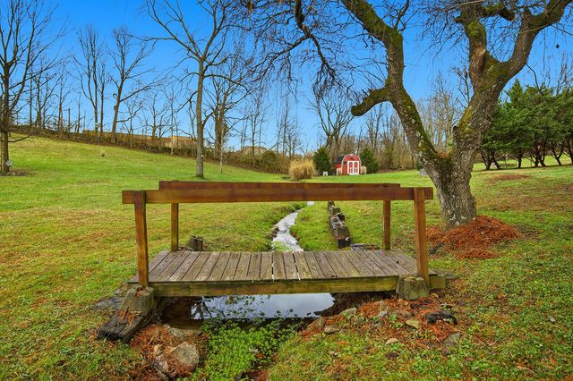 1052 Briarwood Way, Lawrenceburg, KY 40342